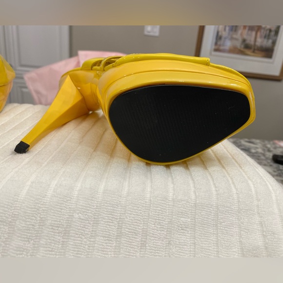 NWOBox Size 8 Michael Antonio Yellow Platform Open Toe Ankle Strap Heels - Picture 6 of 7